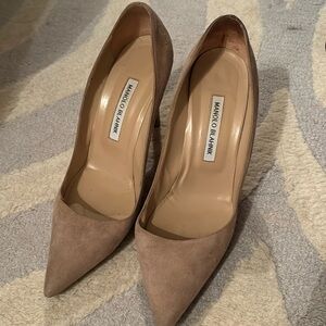 Manolo blahnik taupe suede pumps, 100mm